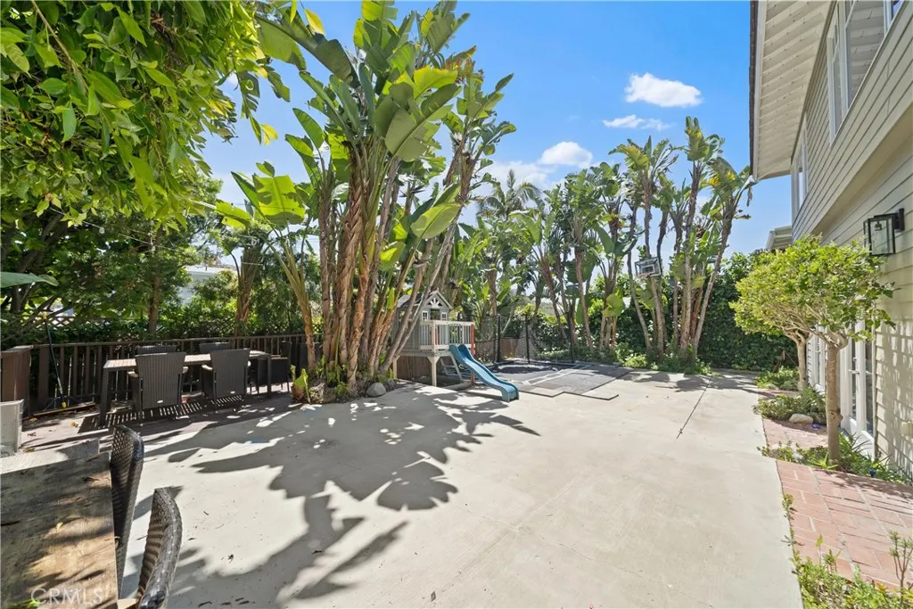 1044 Noria Street