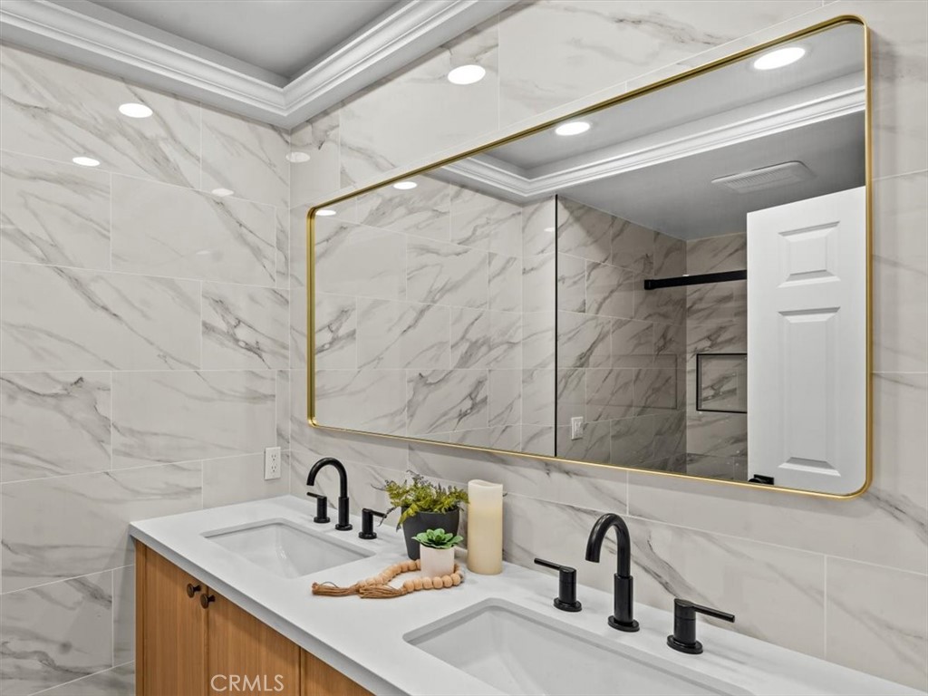 5505 Paseo Joaquin