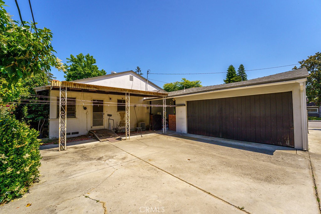 2407 E Walnut Creek