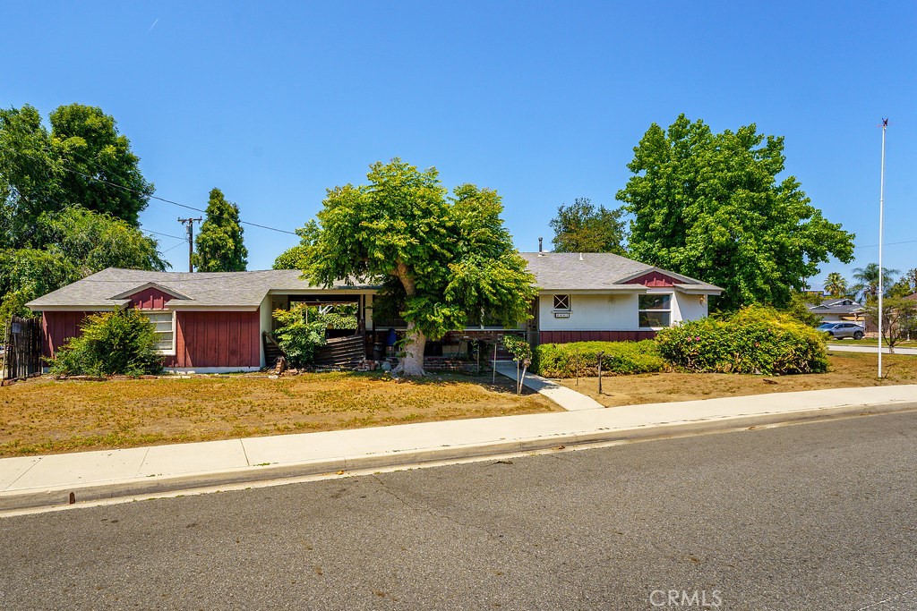 2407 E Walnut Creek