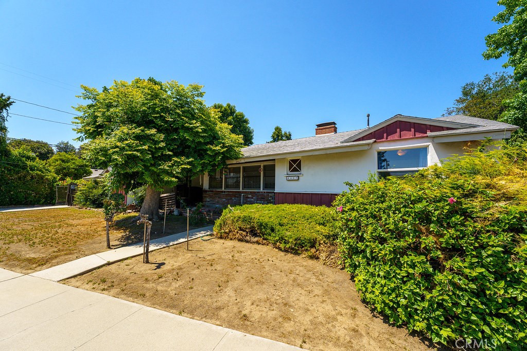 2407 E Walnut Creek
