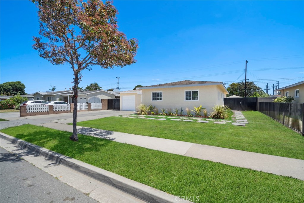 13112 Palomar Street