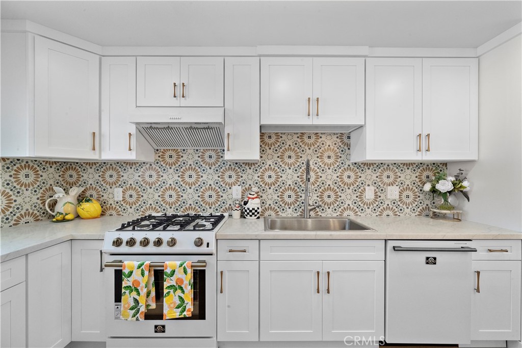 13112 Palomar Street