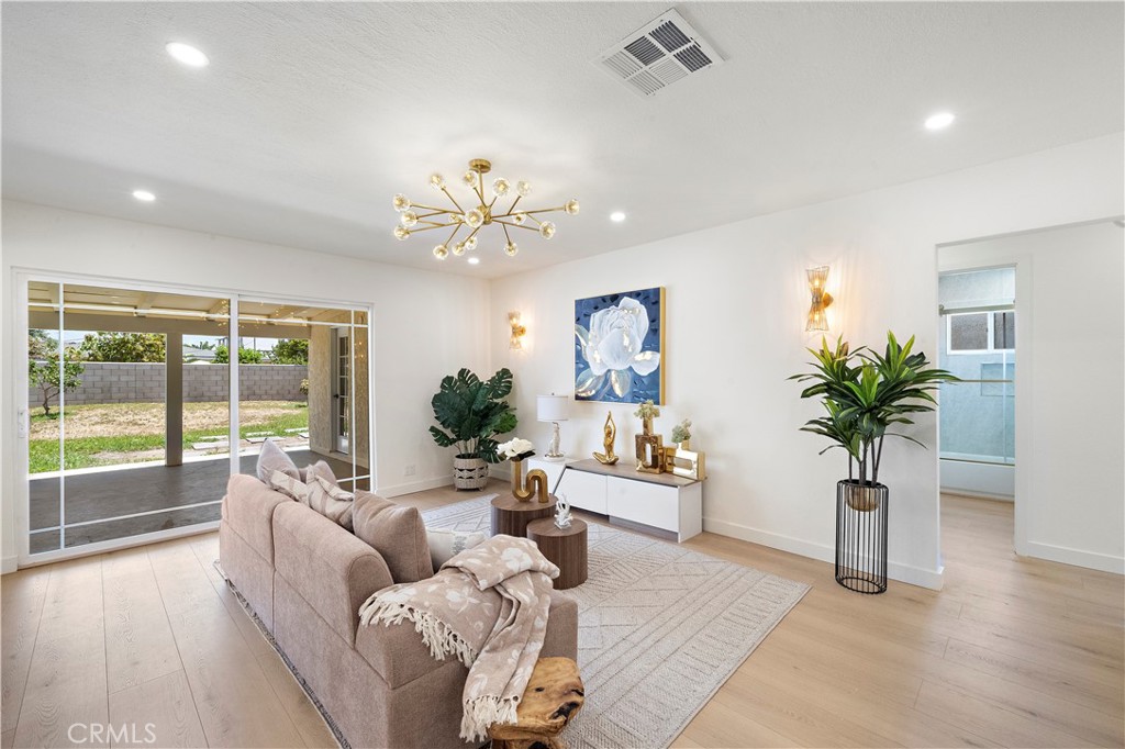 13112 Palomar Street