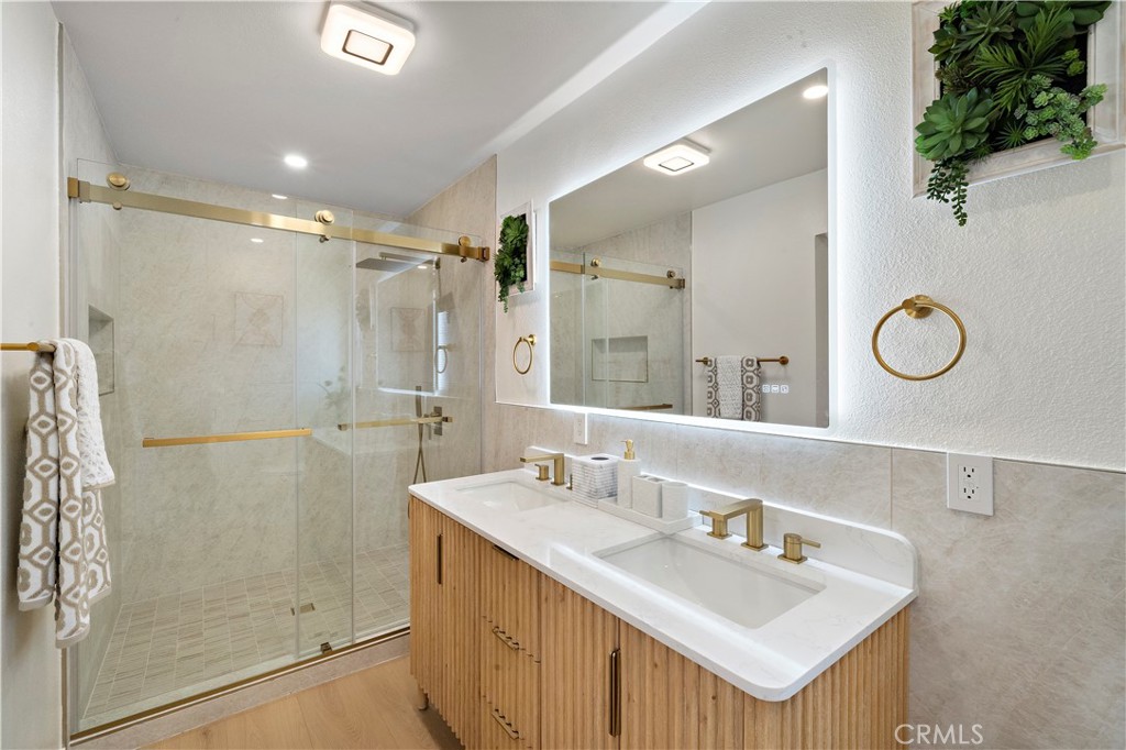 13112 Palomar Street