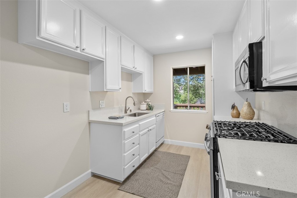 25781 Marguerite F202