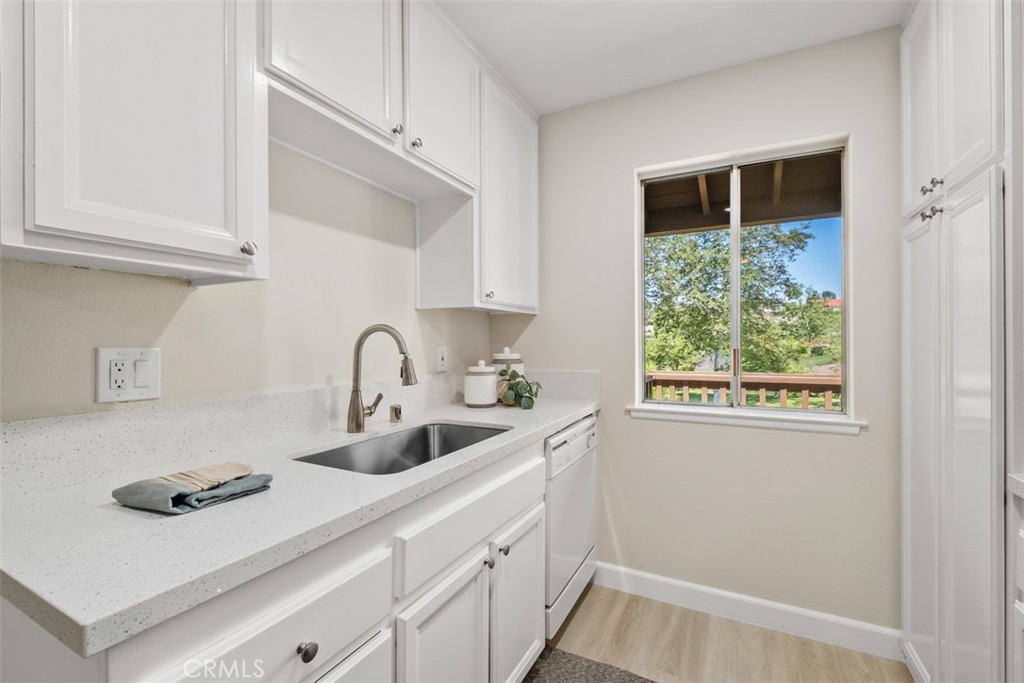 25781 Marguerite F202