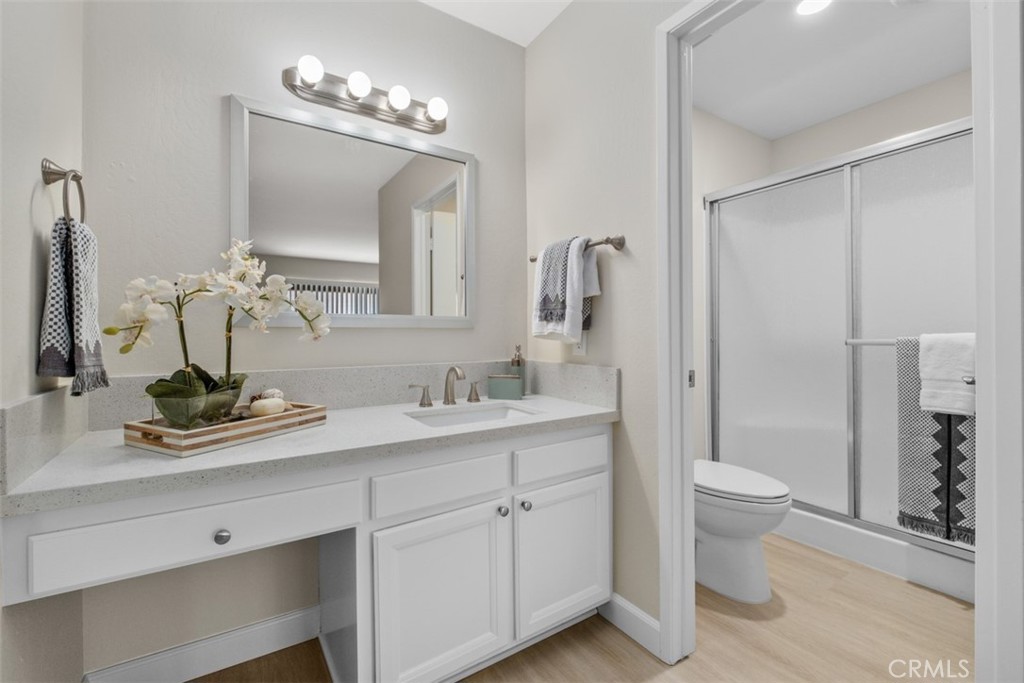 25781 Marguerite F202