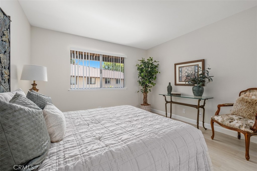 25781 Marguerite F202