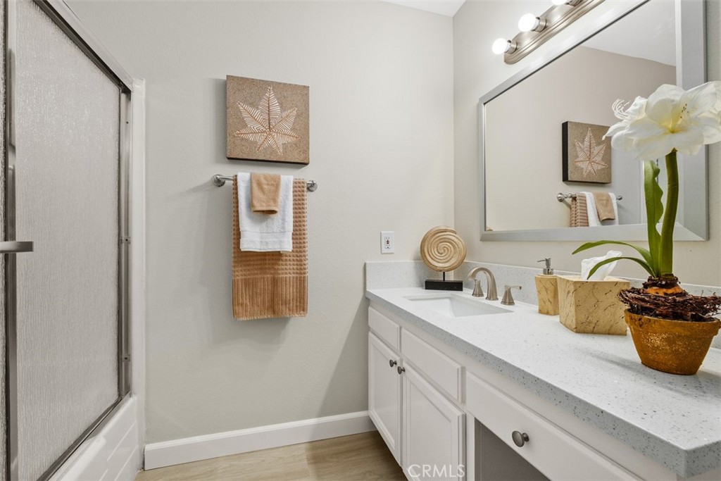 25781 Marguerite F202