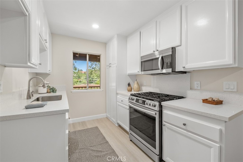 25781 Marguerite F202