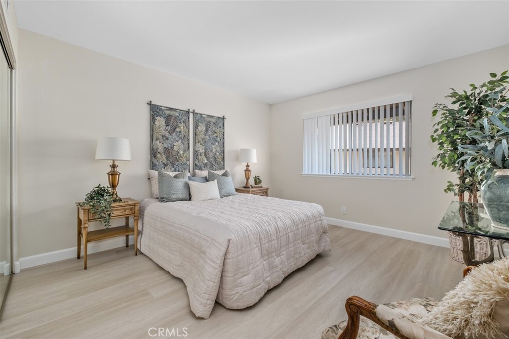 25781 Marguerite F202