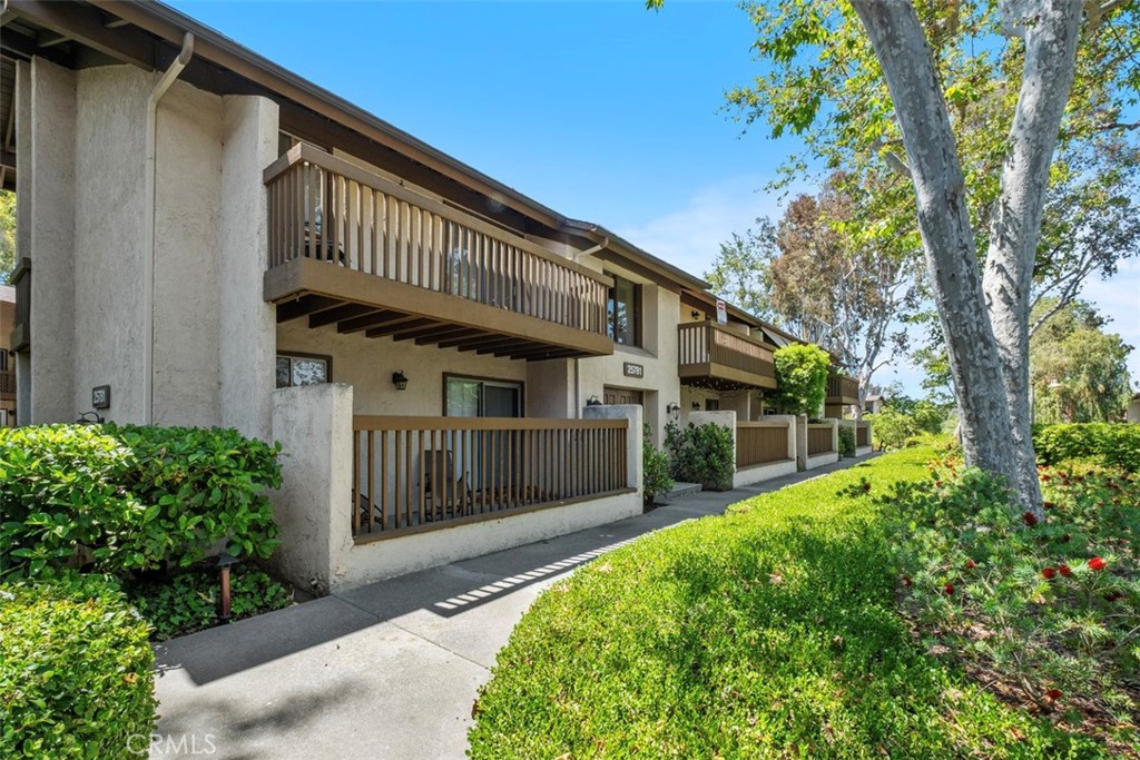 25781 Marguerite F202