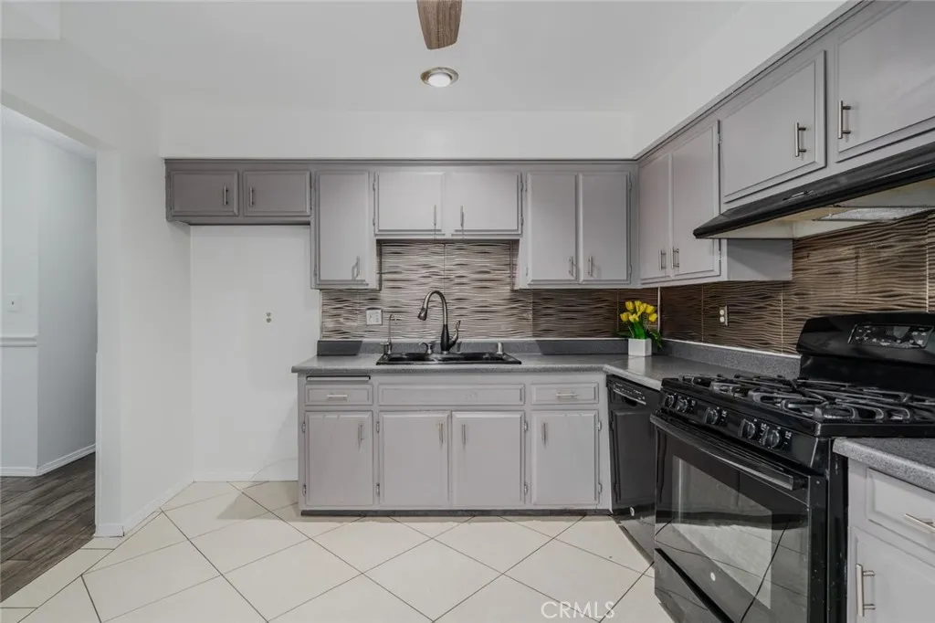 1919 Sherry Lane Unit 28