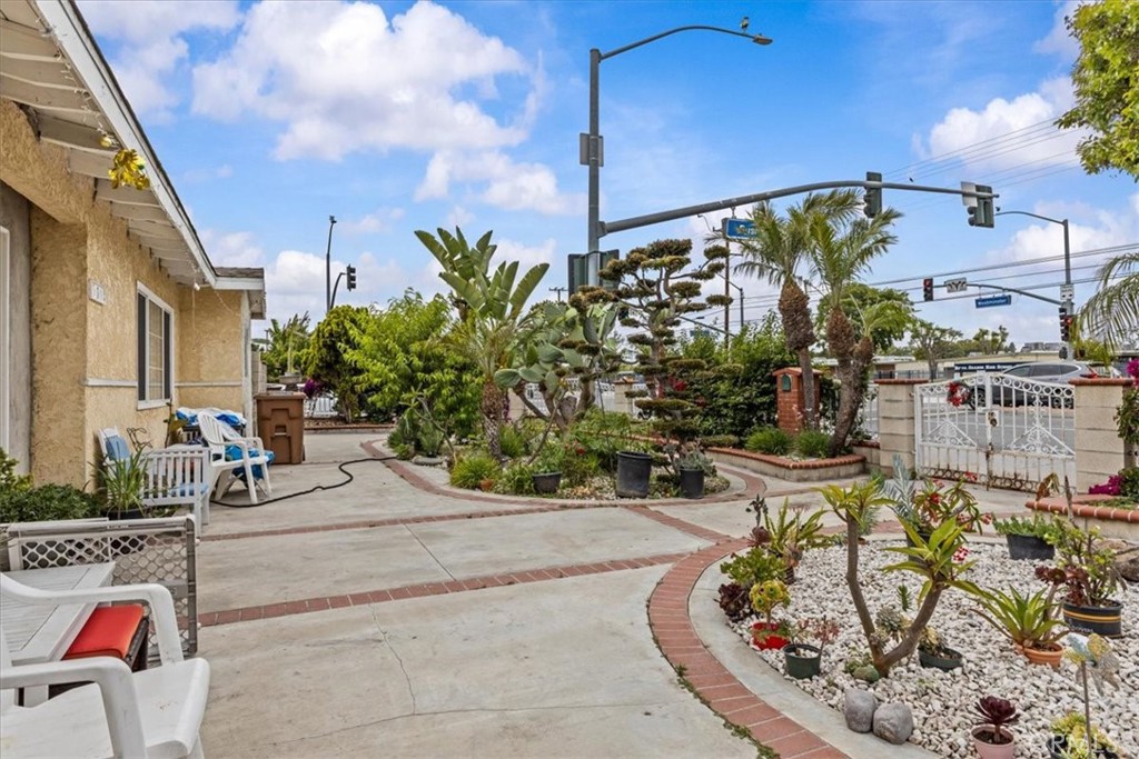 9502 Westminster Ave