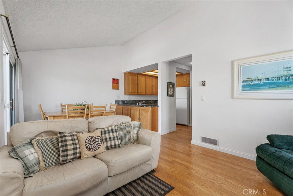 17152 Pacific Coast 19