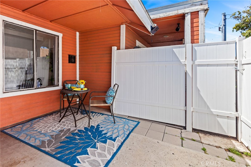 309 N Raitt Street C