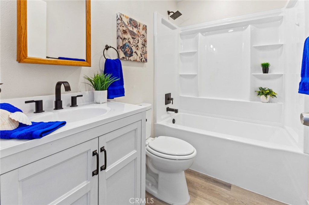 309 N Raitt Street C