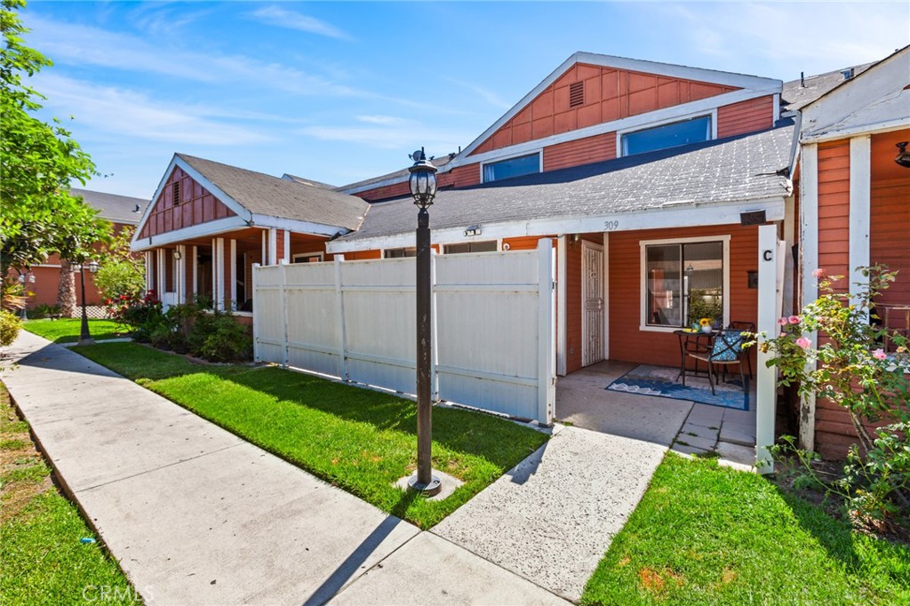 309 N Raitt Street C