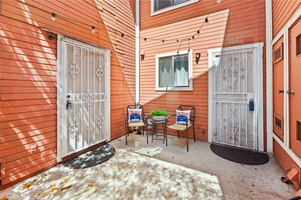 309 N Raitt Street C