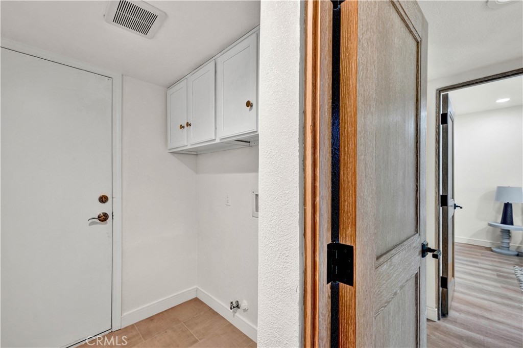 921 Dahlia Avenue