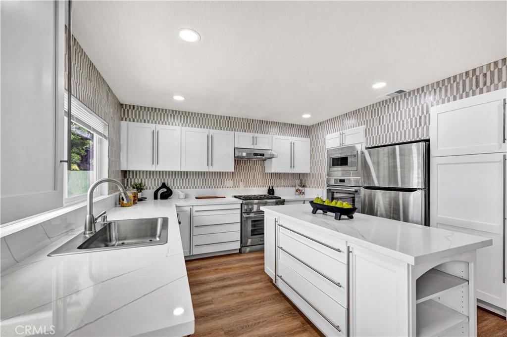 921 Dahlia Avenue