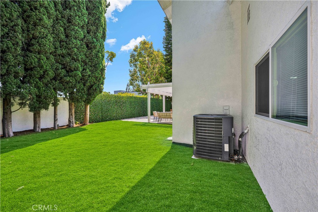 921 Dahlia Avenue
