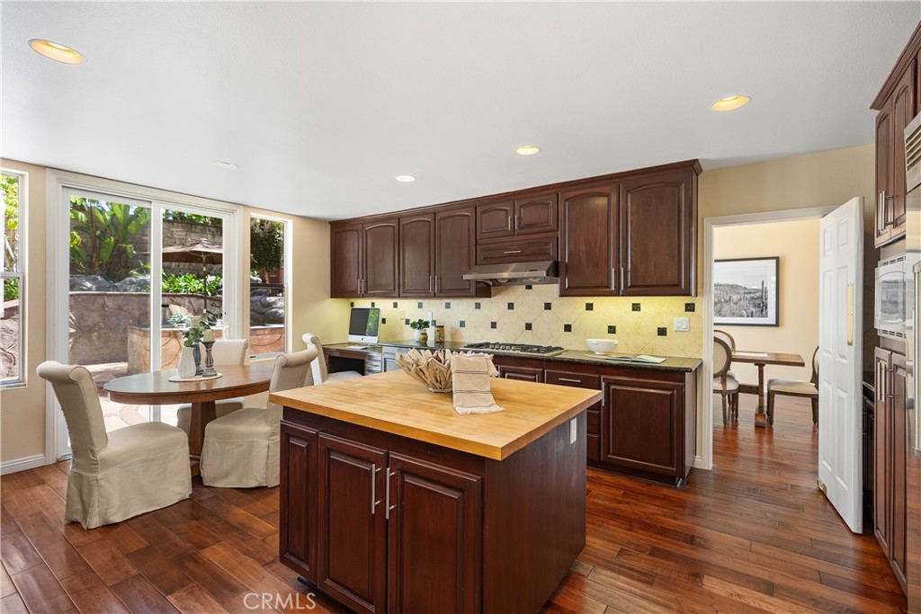 22312 Wayside