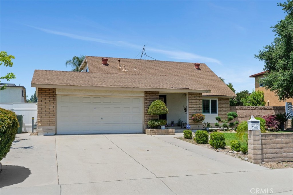 1725 Trinity Loop
