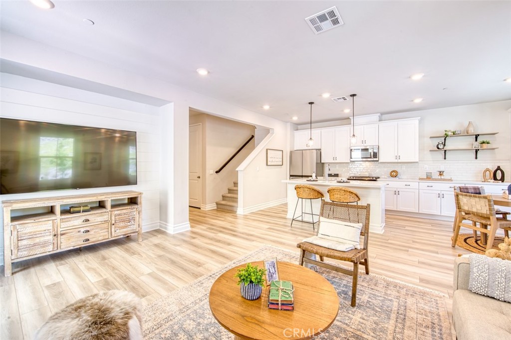 1151 Brush Creek
