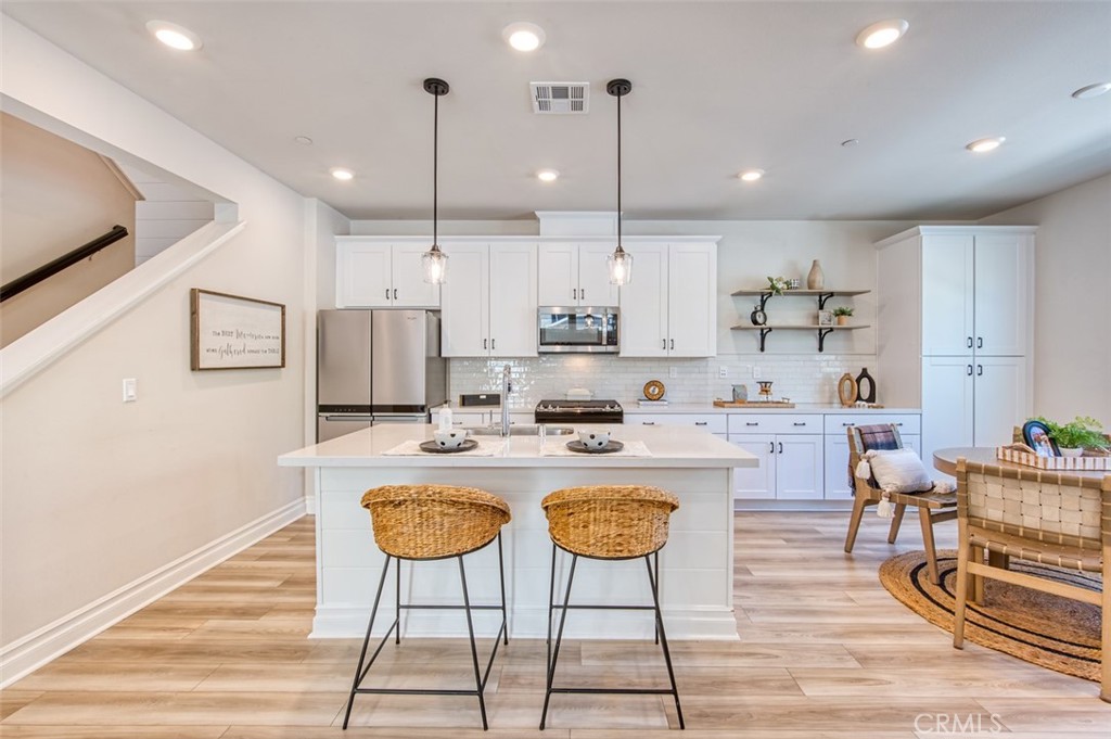 1151 Brush Creek