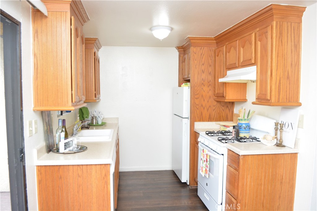 15351 Orange Avenue 25