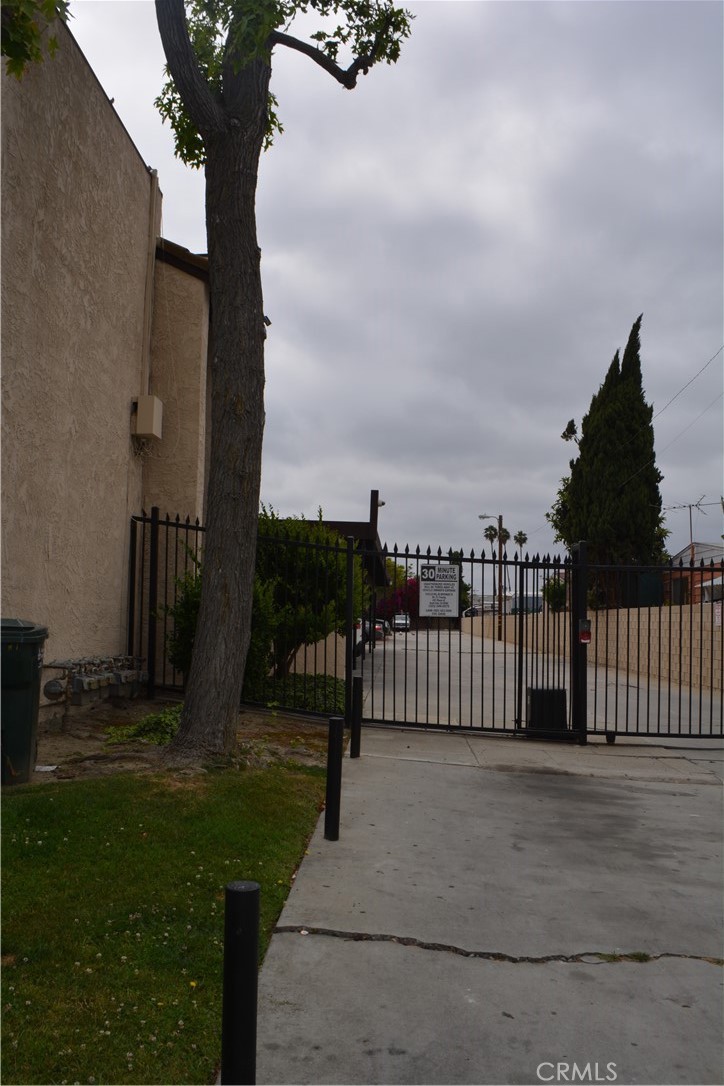 15351 Orange Avenue 25