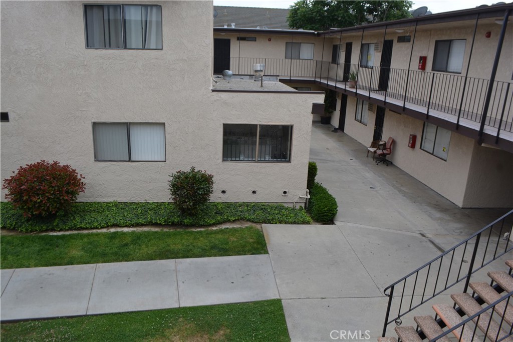 15351 Orange Avenue 25