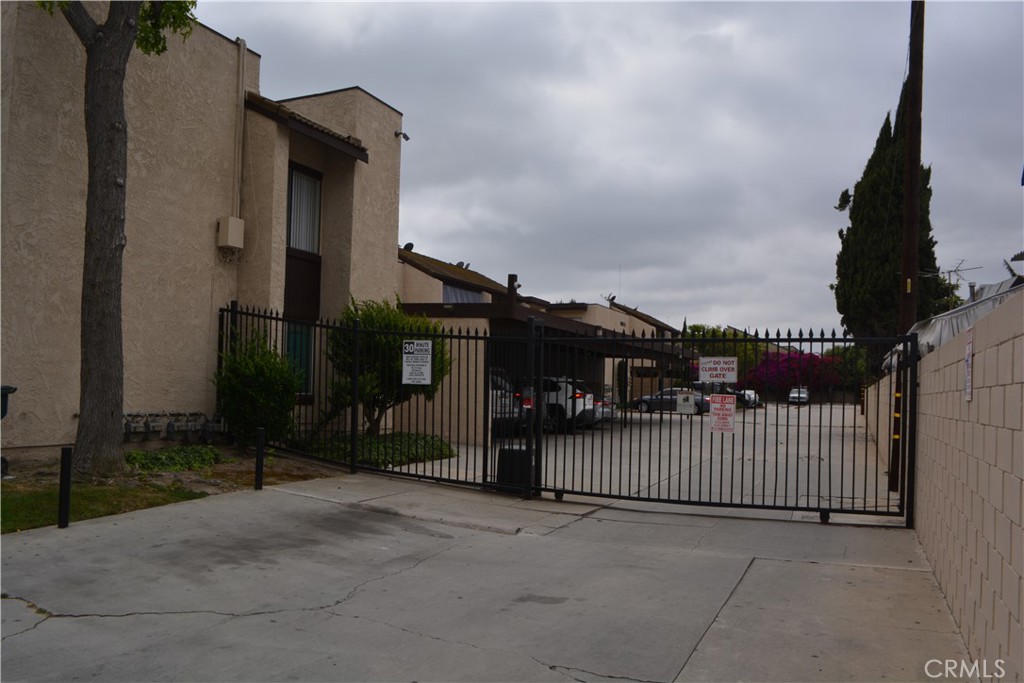 15351 Orange Avenue 25