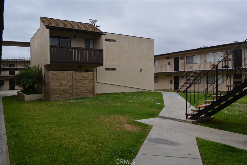15351 Orange Avenue 25