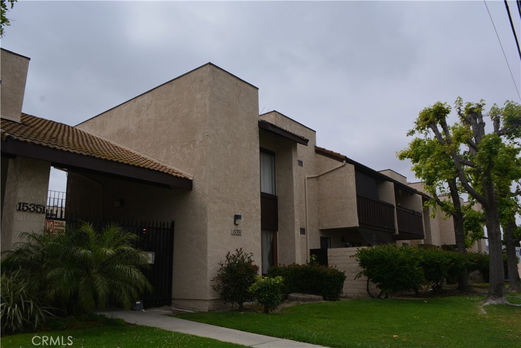 15351 Orange Avenue 25