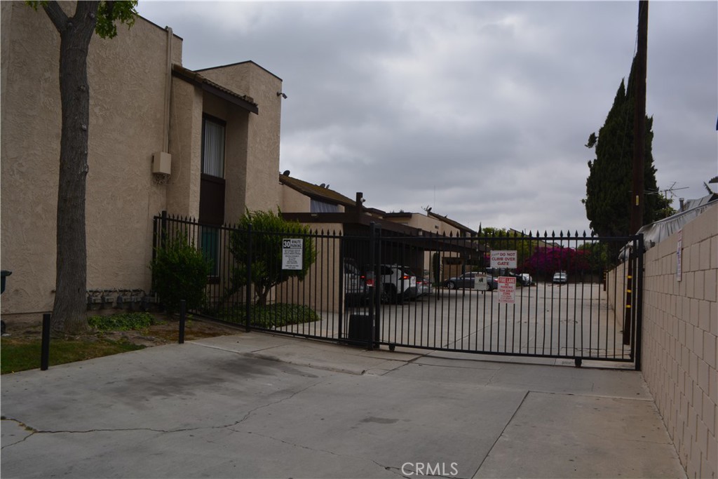 15351 Orange Avenue 25