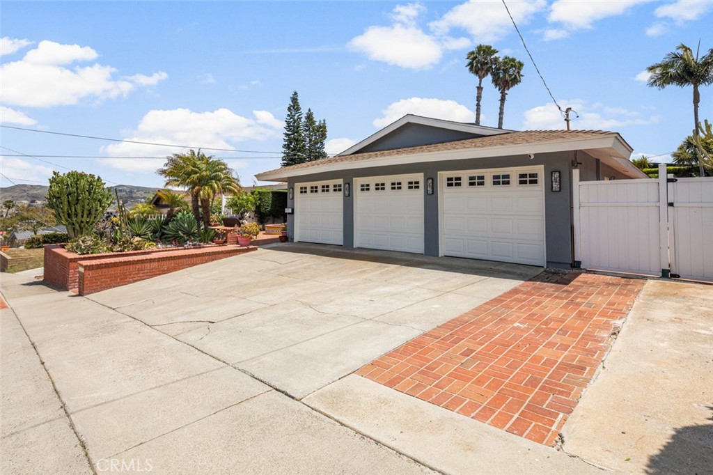 33212 Blue Fin Drive