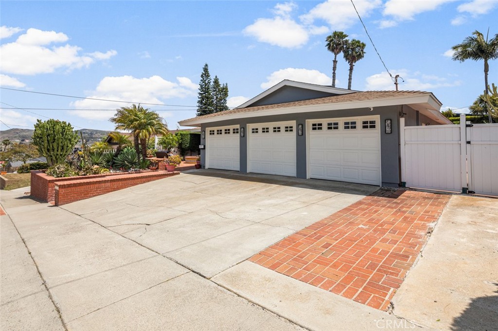 33212 Blue Fin Drive