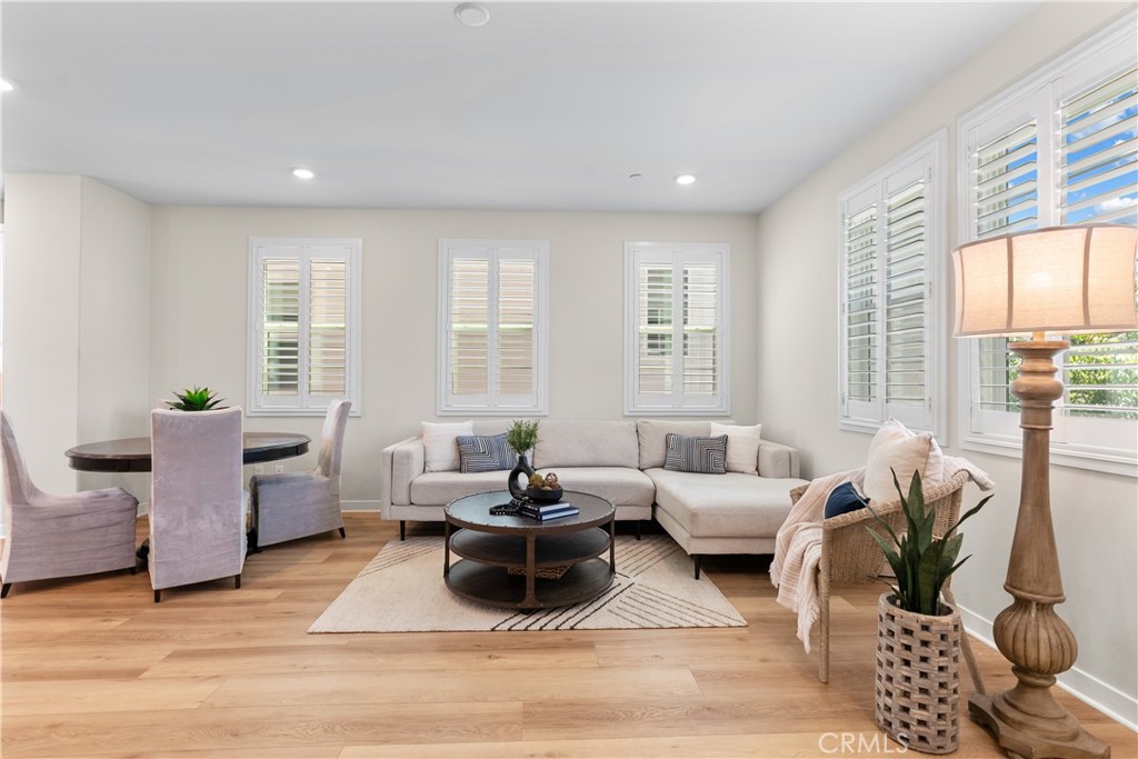 25 Splendor Way