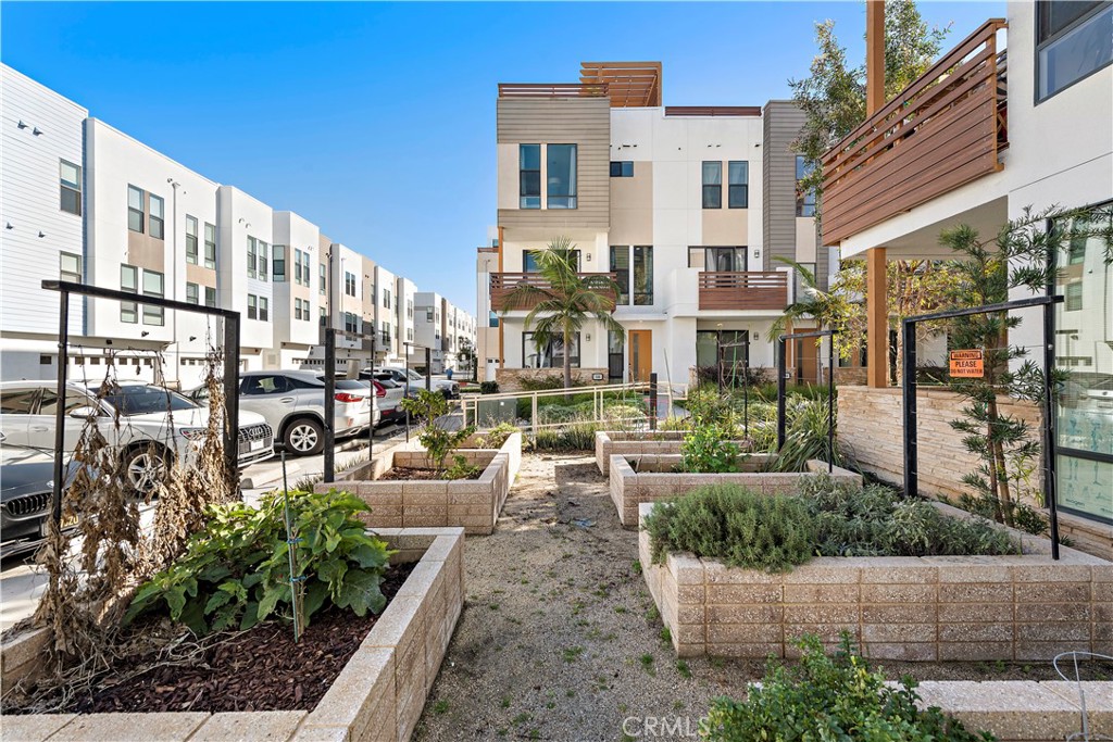 645 W 17th Street