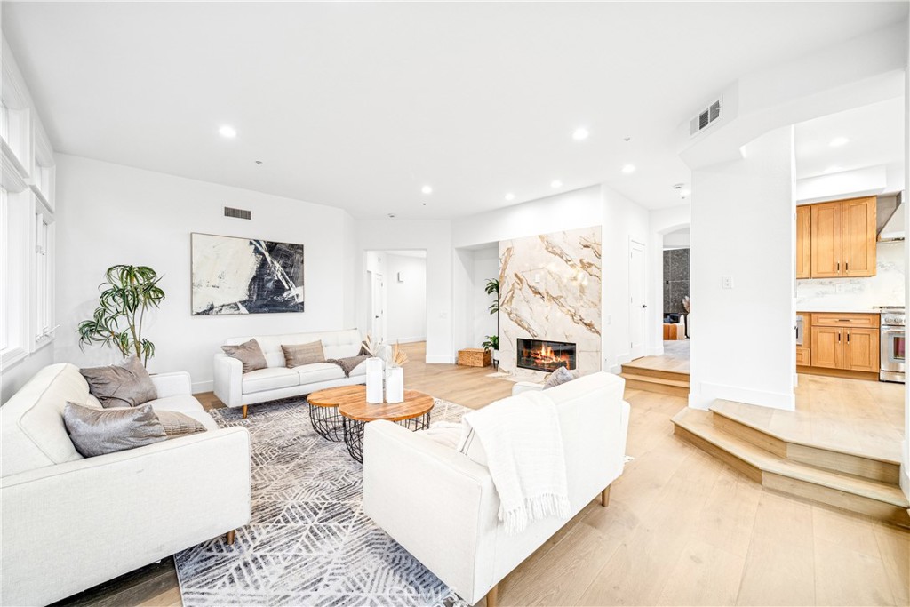 6692 Alamitos Circle