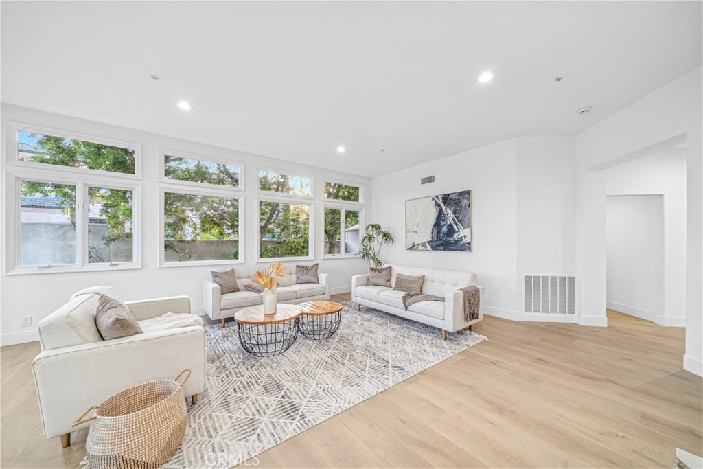 6692 Alamitos Circle