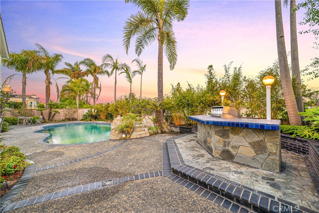6692 Alamitos Circle