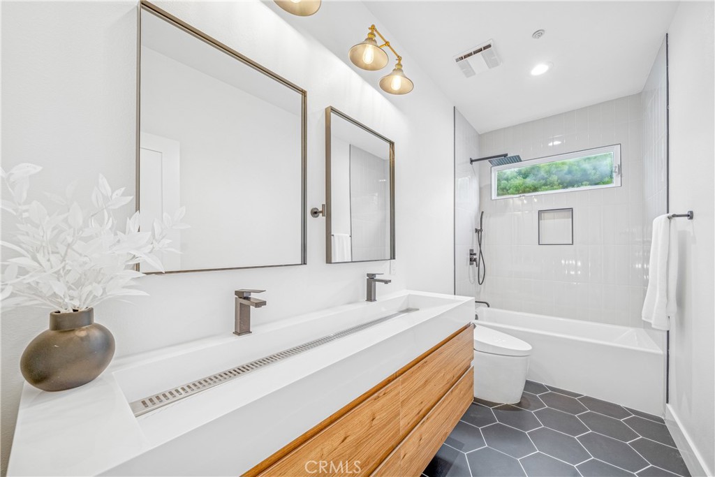 6692 Alamitos Circle