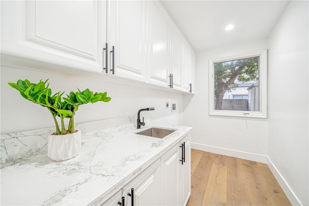 6692 Alamitos Circle