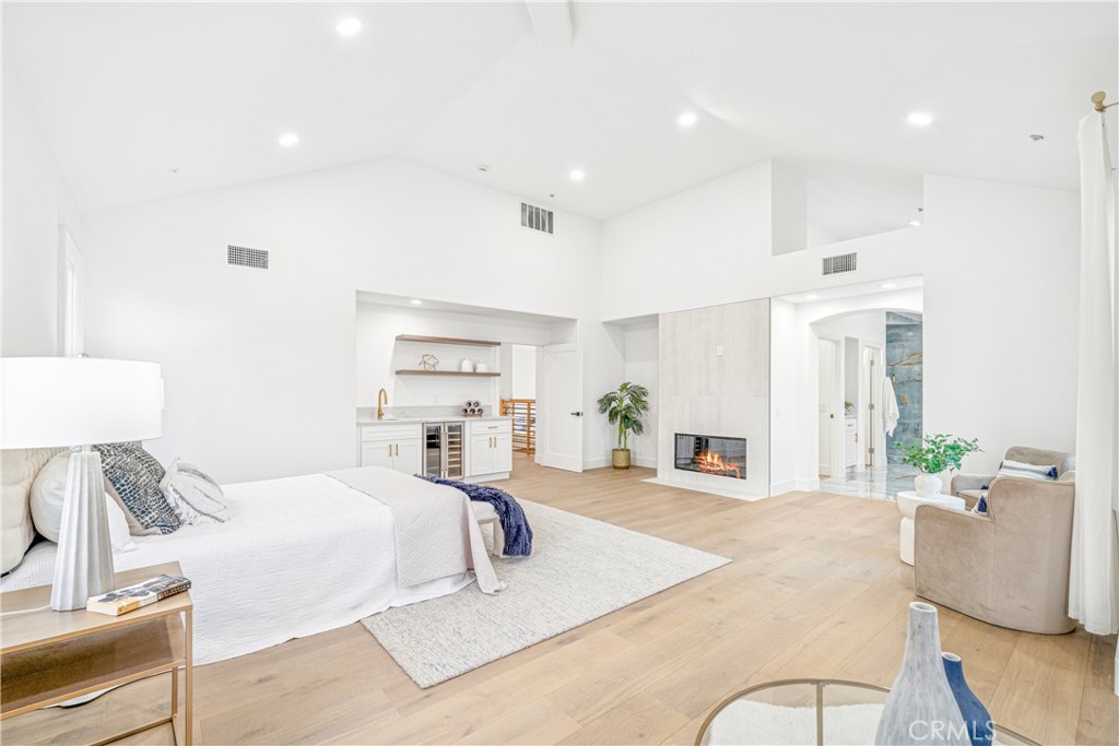 6692 Alamitos Circle