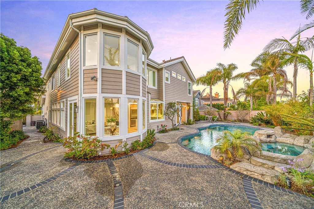 6692 Alamitos Circle