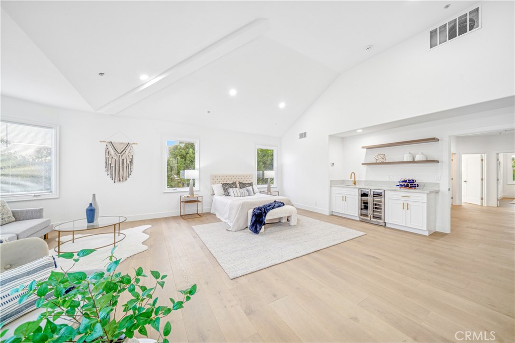 6692 Alamitos Circle